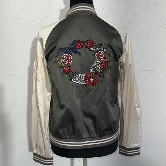 ODD MOLLY 584 Big bomber jacket. Satin. Two colored with gorgeous embroidery. - Picture 7 of 12